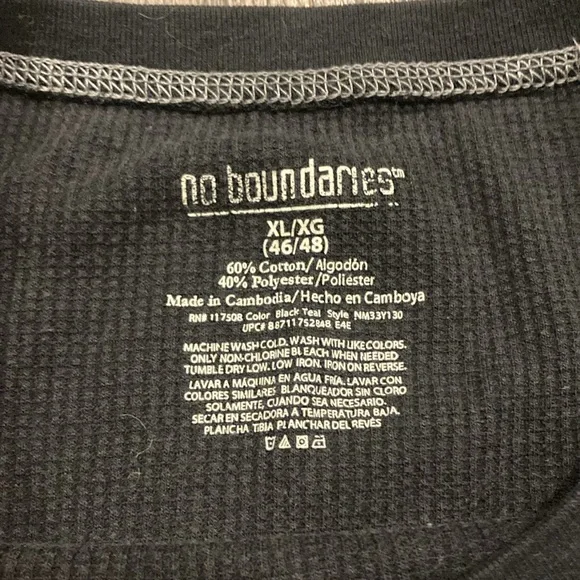 No Boundaries Black and Blue Long Sleeve Tee with paint stains size XL - Picture 3 of 10